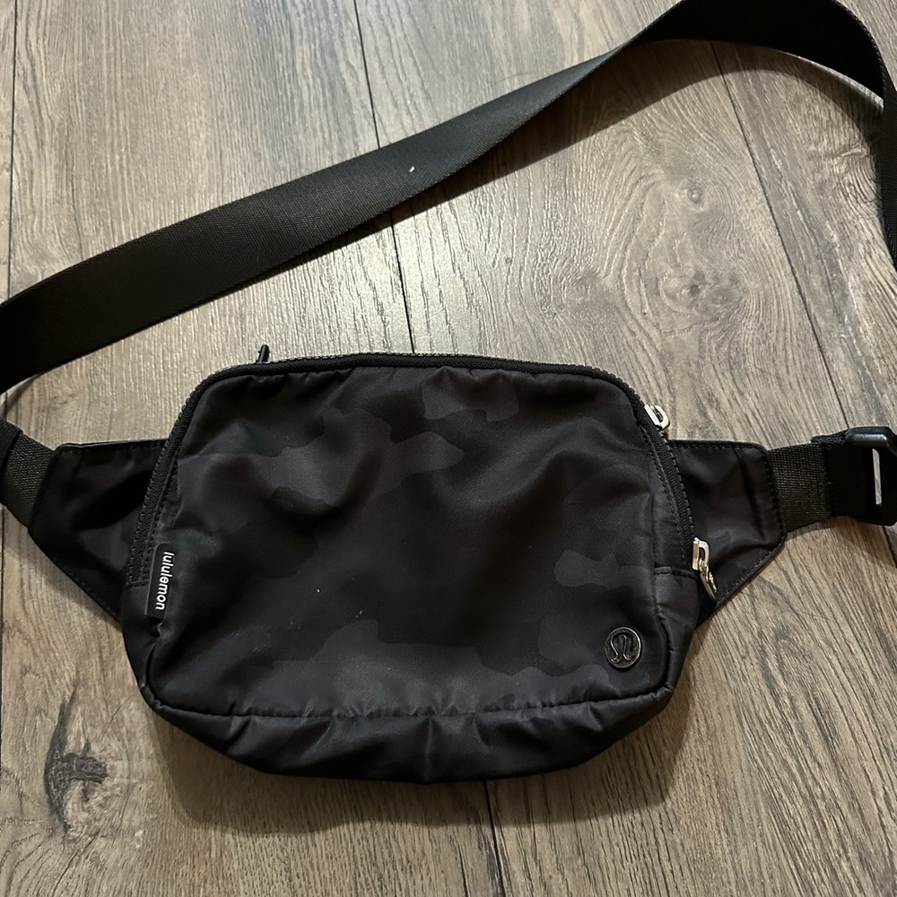 Lululemon Belt Bag 2L (Large)